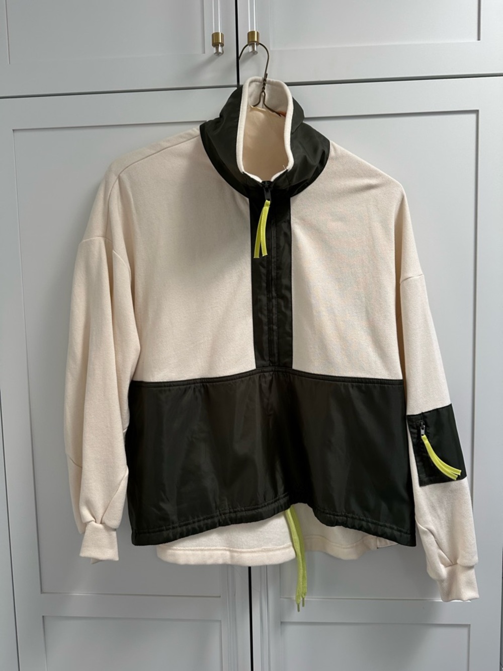 Peloton Cream and Dark Green Pullover Jacket with Neon Accents